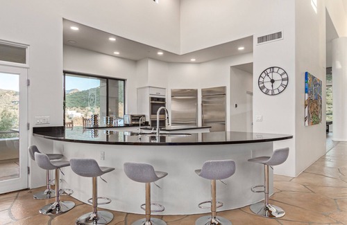 Pinnacle Peak Heights Casa | Stunning Views, Large Pool & Indoor Basketball