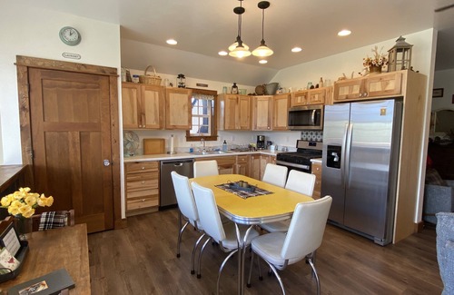 Cameron Apartamento | Brand New!! Fisherman's retreat with Madison River access. 45 min to YNP!