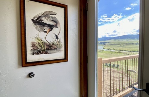 Cameron Apartamento | Brand New!! Fisherman's retreat with Madison River access. 45 min to YNP!