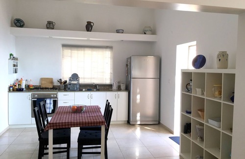 Haifa Apartamento | Impresionantes vistas, moderno apartamento en una antigua casa de piedra.
