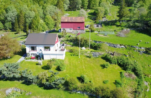 Ulstein Municipality Casa | Impresionantes vistas a las montañas y al mar, con capacidad para 8 personas.
