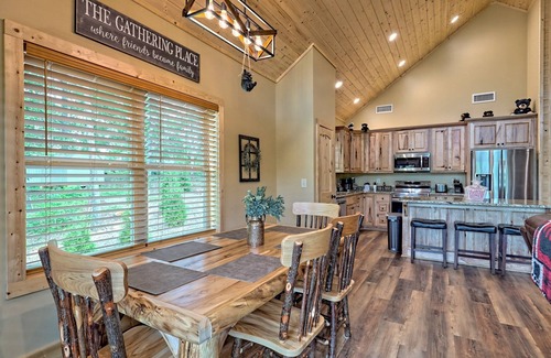 Helen Cabina | Stunning Views, Hot Tub, Pool Table & so much more!