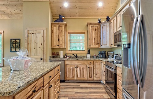 Helen Cabina | Stunning Views, Hot Tub, Pool Table & so much more!
