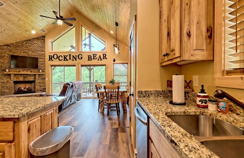 Helen Cabina | Stunning Views, Hot Tub, Pool Table & so much more!