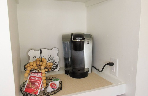 Franklin Cabaña | Stunning Views w/Firepit, 2/1 Cottage, Creek, Starlink, ADA + Pet Friendly