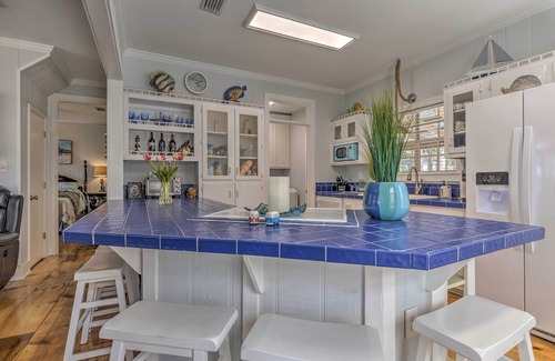 Dauphin Island Casa | Stunning Views & Waterfront Fun: Aloe Bay Home