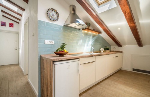 Volosko Villa | Estupenda casa de vacaciones para 4 personas con A/C, WIFI, TV, terraza y aparcamiento