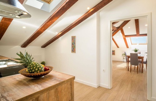 Volosko Villa | Estupenda casa de vacaciones para 4 personas con A/C, WIFI, TV, terraza y aparcamiento