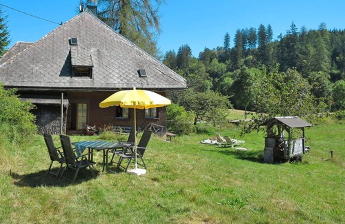 Hinterzarten Villa | Estupenda casa de vacaciones para 6 personas con WIFI, TV, patio y aparcamiento