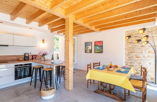 Primelin Casa | Estupenda casa de vacaciones con WIFI, TV, terraza, mascotas permitida y aparcamiento