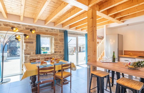 Primelin Casa | Estupenda casa de vacaciones con WIFI, TV, terraza, mascotas permitida y aparcamiento