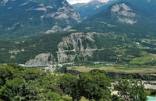Chateauroux-les-Alpes Villa | Preciosa casa de vacaciones para 6 personas con piscina, WIFI, TV y aparcamiento