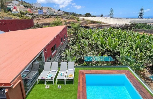 Arucas Villa | Stunning villa for 6 people with WIFI, pool, TV, patio and parking