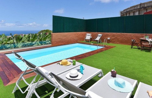 Arucas Villa | Stunning villa for 6 people with WIFI, pool, TV, patio and parking