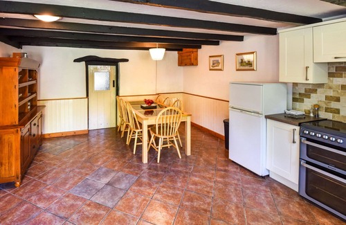Fivelanes Casa | Estupenda casa de vacaciones privada con WIFI, jacuzzi, TV, patio, mascotas permitida y aparcamiento
