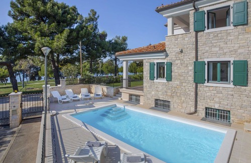 Basanija Casa | Maravillosa casa de vacaciones con A/C, piscina privada, WIFI, TV, terraza y aparcamiento