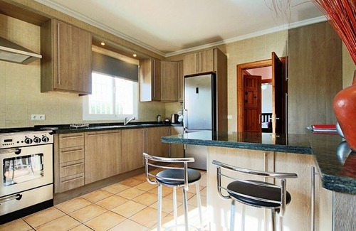 Coin Villa | Villa cerca de la moneda con piscina privada, tenis de mesa y mesa de billar: visita virtual 360