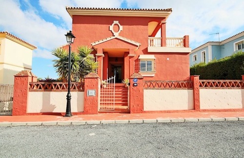 Coin Villa | Villa cerca de la moneda con piscina privada, tenis de mesa y mesa de billar: visita virtual 360