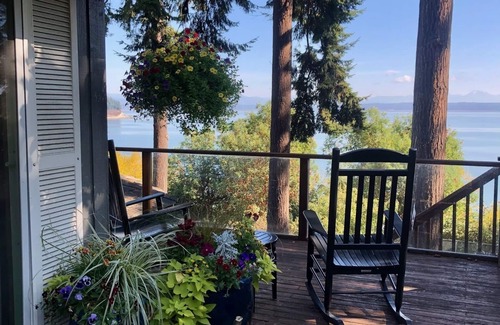 Camano Island Casa | Vistas desde la casa, bañera de hidromasaje, cubiertas y cancha de deportes! Canoa, kayak incluido.