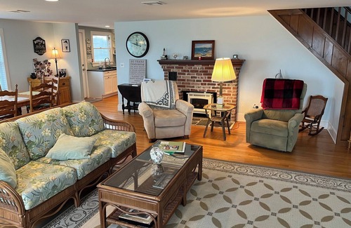 Seaside Heights Casa | Stunning waterfront view. Minutes to beach & boardwalk. Great family getaway.!