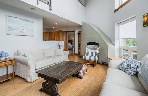 Stokes Bay Cabaña | Stunning waterfront w/ spa + dog run