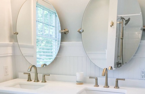 Chester Cabaña | Stunning Waterfront Guest Cottage- Sunsets, Pool, Pier