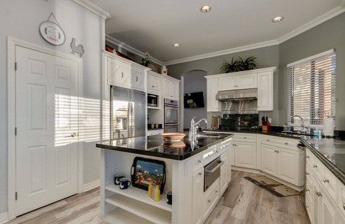 The Islands Casa | Stunning Waterfront Paradise! Sleeps 16! Heated Pool/Spa and Lots of Fun!