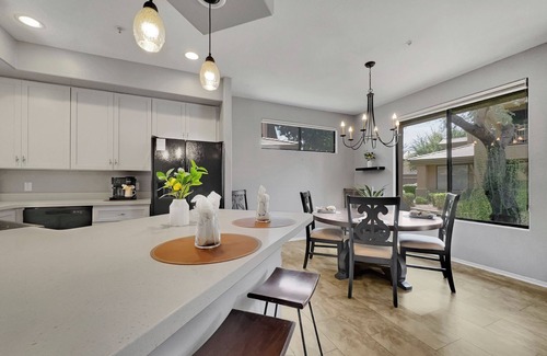Fox Crossing Condominio | Stunning Waterview Condo in the heart of Chandler, Az!! 30 Night Min.
