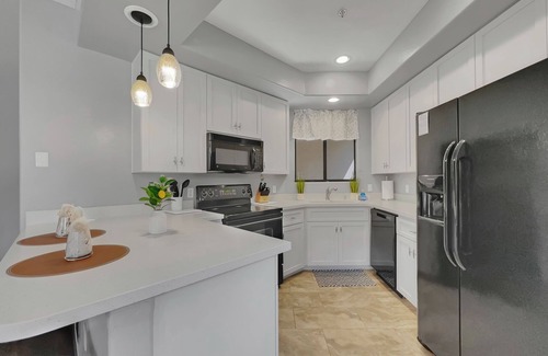 Fox Crossing Condominio | Stunning Waterview Condo in the heart of Chandler, Az!! 30 Night Min.