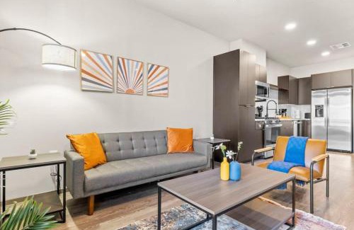Glendale Sports and Entertainment District Apartamento | Stunning Westgate CozySuites by stadium with pool 4
