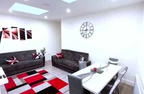 Waddon Apartamento | Stunning x2 bedroom apartment ** free parking and Wi-Fi