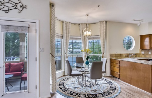 Highland Lake Estates Condominio | Impresionante Regal Lake Travis Island Condo con vista al lago!