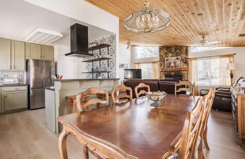 Big Bear Chalet De Esquí | ✅ StunningViews, GameRoom, BBq, FirePit, HotTub, Spacious & Cozy