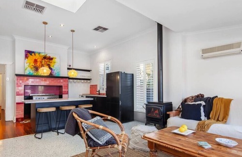 Hackney Cabaña | Stureca Cottage City Fringe, Sleeps 4, Wifi