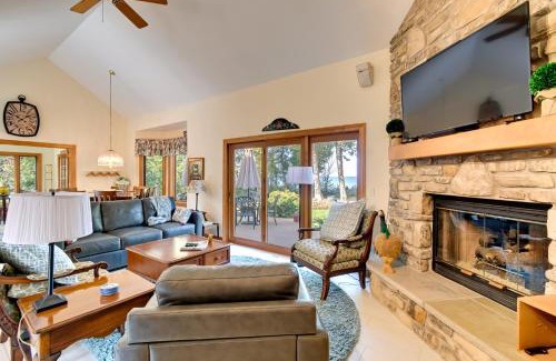 Sturgeon Bay Casa | Sturgeon Bay Hideaway with Direct Water Access!