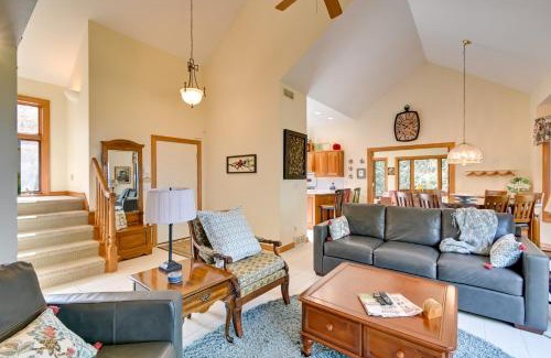 Sturgeon Bay Casa | Sturgeon Bay Hideaway with Direct Water Access!