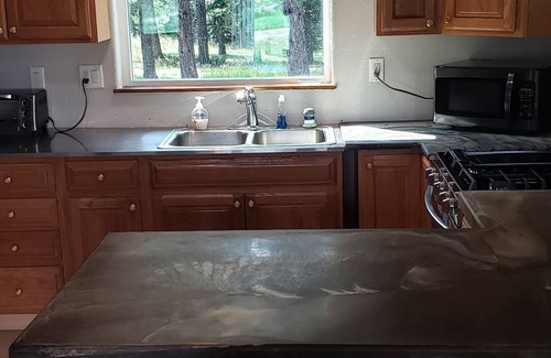 Roubaix Cabina | Sturgis rally rental available Cozy 1-bedroom 1 bath cabin in Nemo