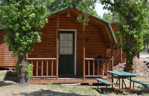 Sturgis Cabina | Sturgis SD Cabin with Queen Bed. In the Heart of the Blackhills, close to Deadwood and Mt. Rushmore