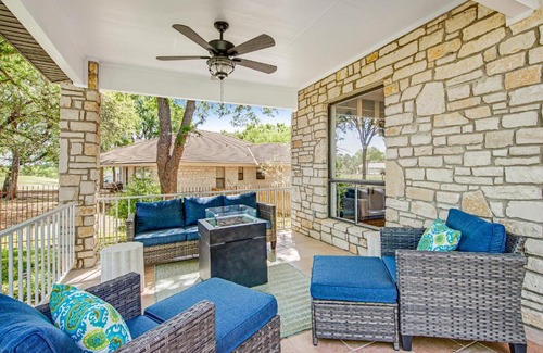 Horseshoe Bay Casa | Style & Shade