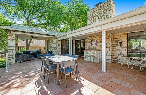 Horseshoe Bay Casa | Style & Shade