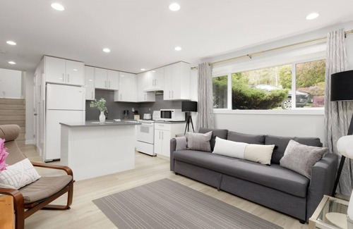 District of North Vancouver Apartamento | Stylish 1 BR Suite in North Vancouver 10 Mins ski