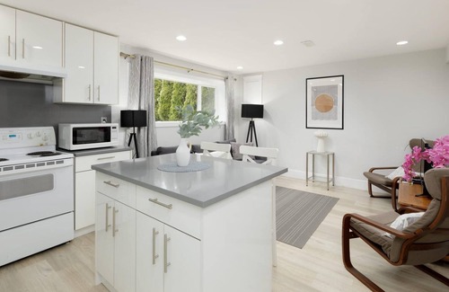 District of North Vancouver Apartamento | Stylish 1 BR Suite in North Vancouver 10 Mins ski