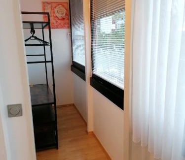 Wiesdorf Apartamento | Stylisches kleines Studio -Zentral gelegen in Leverkusen Wiesdorf - Friedrich Ebert Platz 5a , 4te Etage mit Balkon-Kaution Pflicht-