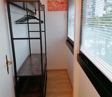 Wiesdorf Apartamento | Stylisches kleines Studio -Zentral gelegen in Leverkusen Wiesdorf - Friedrich Ebert Platz 5a , 4te Etage mit Balkon-Kaution Pflicht-