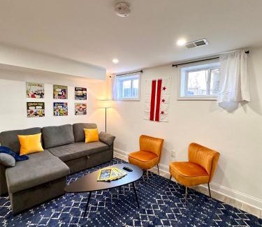 Northeast Apartamento | Stylish 1 Bed - 5 min walk to Metro, free parking!