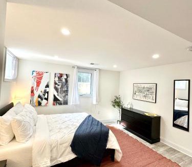 Northeast Apartamento | Stylish 1 Bed - 5 min walk to Metro, free parking!