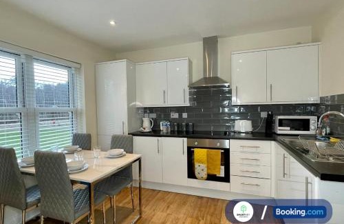 Woking Apartamento | Stylish 1 bedroom flat with free parking
