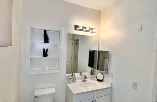 North Bergen Apartamento | Stylish 1-bedroom unit Near NYC with parking