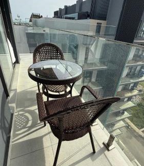 Roman Ridge Apartamento | Stylish 1-Bedroom with Stunning City View atNova with PS-5