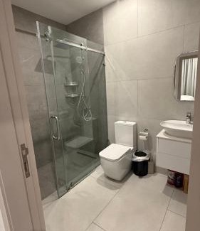 Roman Ridge Apartamento | Stylish 1-Bedroom with Stunning City View atNova with PS-5
